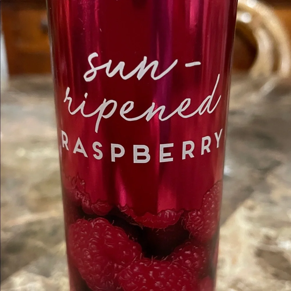 Bath and Bodyworks Rippened Raspberry ( Discontinued) - Picture 2 of 4